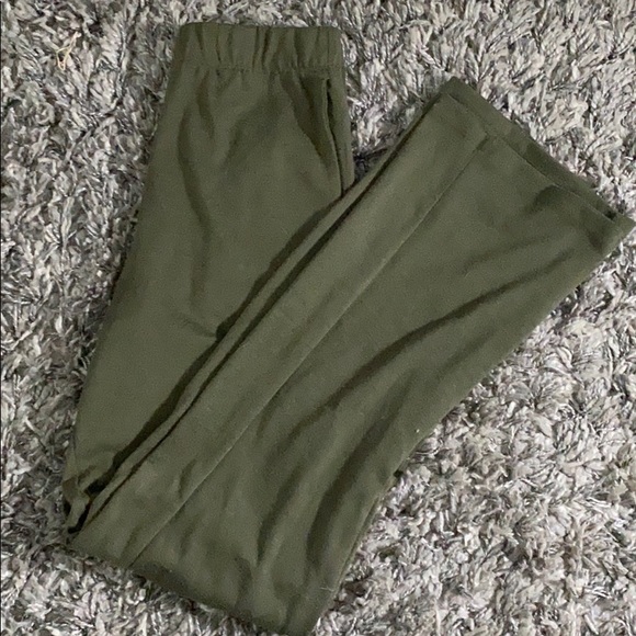 Two piece set - Picture 2 of 3